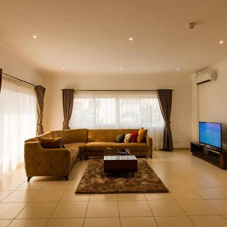Accra Fine Suites - Holi Flats Airport Residential Esterno foto